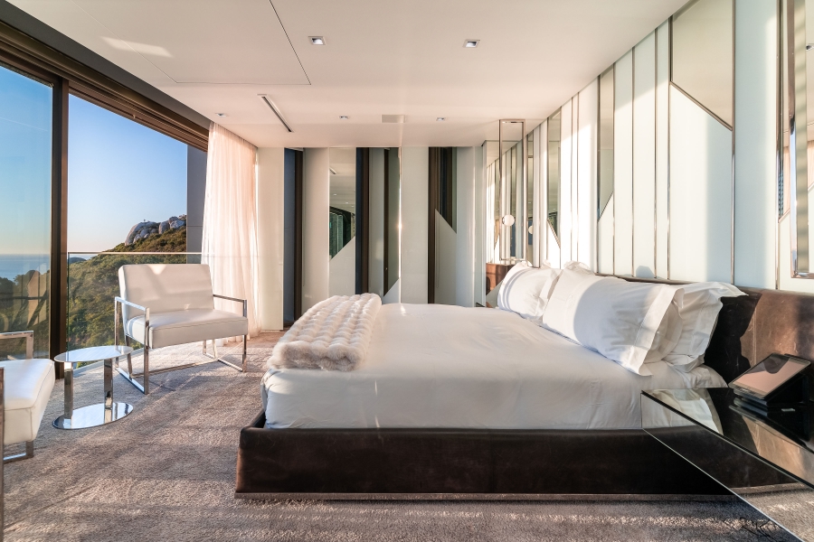 7 Bedroom Property for Sale in Clifton Western Cape